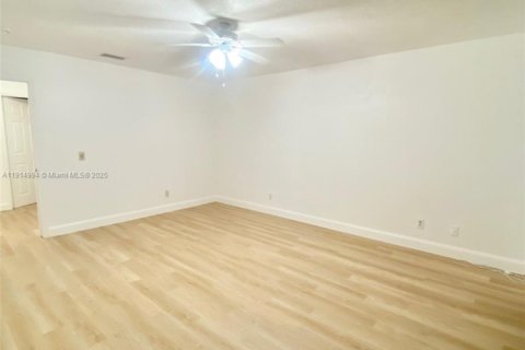 Снять в аренду таунхаус в Дейви, Флорида 3 спальни, 156.08м2, № 1970197 - фото 27