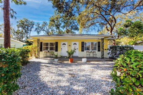 Propiedad comercial en Saint Petersburg, Florida 3 dormitorios, 184.41 m2 № 2112297