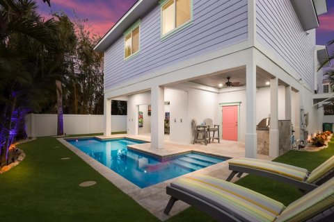 House in Anna Maria, Florida 4 bedrooms, 260.41 sq.m. № 1521212 - photo 30
