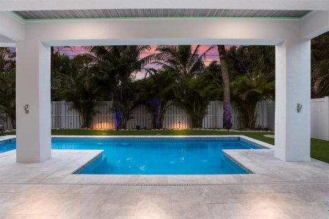 House in Anna Maria, Florida 4 bedrooms, 260.41 sq.m. № 1521212 - photo 23