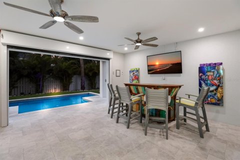 House in Anna Maria, Florida 4 bedrooms, 260.41 sq.m. № 1521212 - photo 22