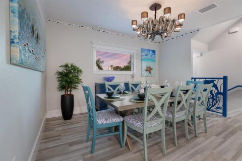 House in Anna Maria, Florida 4 bedrooms, 260.41 sq.m. № 1521212 - photo 10