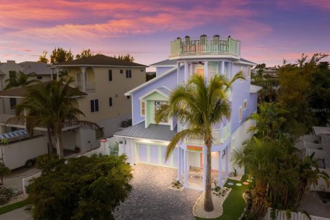 House in Anna Maria, Florida 4 bedrooms, 260.41 sq.m. № 1521212 - photo 4