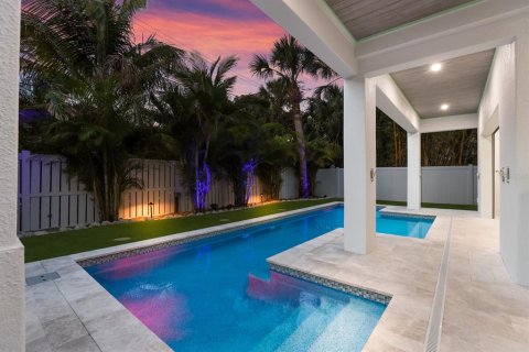 House in Anna Maria, Florida 4 bedrooms, 260.41 sq.m. № 1521212 - photo 29