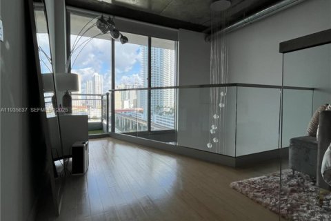 Condominio en venta en Miami, Florida, 1 dormitorio, 73.86 m2 № 1993947 - foto 13