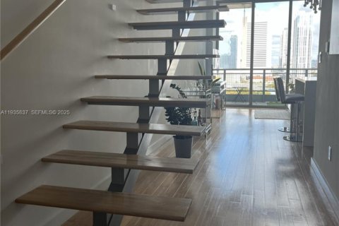 Condominio en venta en Miami, Florida, 1 dormitorio, 73.86 m2 № 1993947 - foto 2