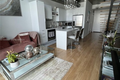 Condominio en venta en Miami, Florida, 1 dormitorio, 73.86 m2 № 1993947 - foto 4