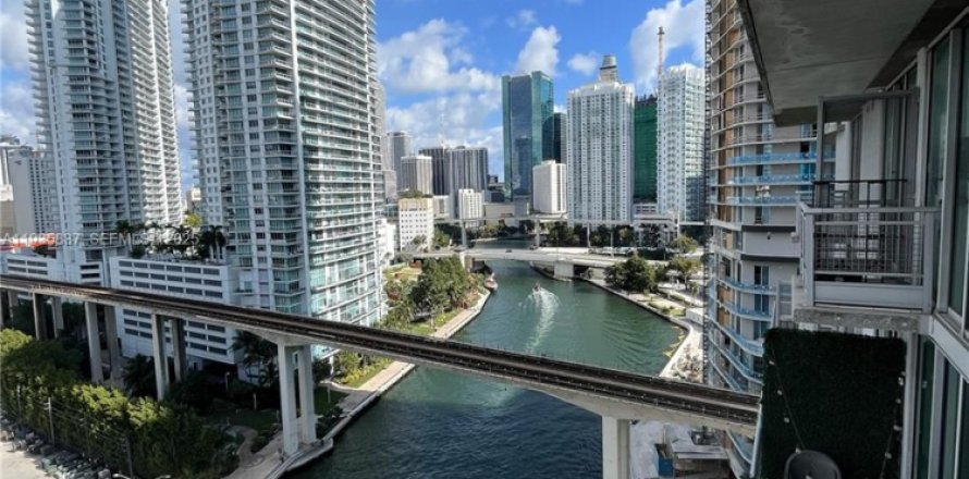 Condominio en Miami, Florida, 1 dormitorio  № 1993947