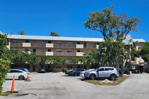 Copropriété à vendre à Lauderhill, Floride: 2 chambres, 104.98 m2 № 1862711 - photo 1