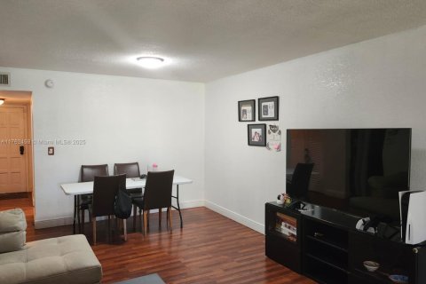 Copropriété à vendre à Lauderhill, Floride: 2 chambres, 104.98 m2 № 1862711 - photo 10