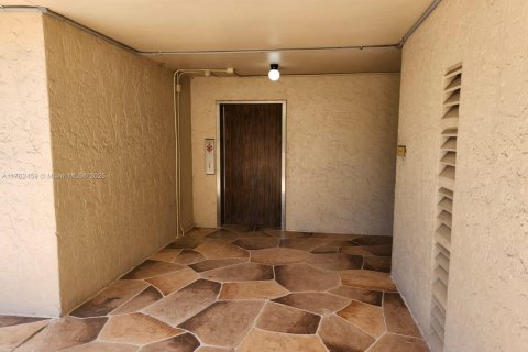 Copropriété à vendre à Lauderhill, Floride: 2 chambres, 104.98 m2 № 1862711 - photo 2