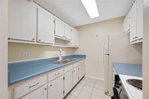 Condo in Seminole, Florida, 1 bedroom  № 2379626 - photo 13