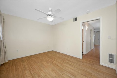 Condo in Seminole, Florida, 1 bedroom  № 2379626 - photo 17