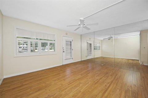 Condo in Seminole, Florida, 1 bedroom  № 2379626 - photo 5
