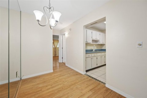 Condo in Seminole, Florida, 1 bedroom  № 2379626 - photo 14