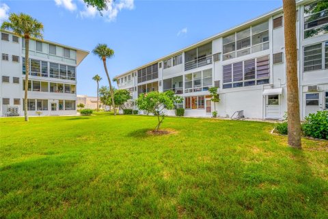 Condo in Seminole, Florida, 1 bedroom  № 2379626 - photo 2