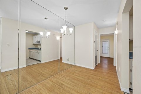 Condo in Seminole, Florida, 1 bedroom  № 2379626 - photo 8