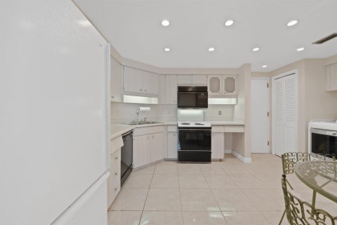 Condo in Fort Lauderdale, Florida, 2 bedrooms  № 2327623 - photo 23