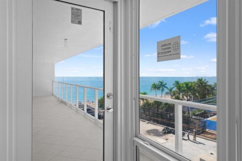 Condo in Fort Lauderdale, Florida, 2 bedrooms  № 2327623 - photo 17