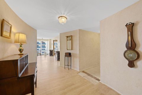 Condo in Fort Lauderdale, Florida, 2 bedrooms  № 2327623 - photo 10