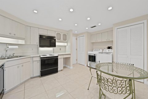 Condo in Fort Lauderdale, Florida, 2 bedrooms  № 2327623 - photo 24