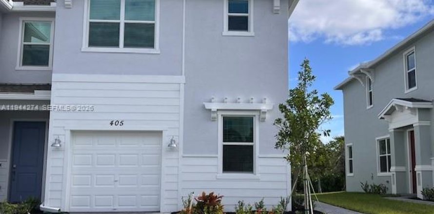 Townhouse in Port St. Lucie, Florida 3 bedrooms, 169.08 sq.m. № 2000701