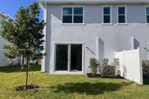 Townhouse in Port St. Lucie, Florida 3 bedrooms, 169.08 sq.m. № 2000701 - photo 17