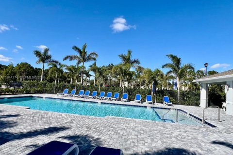 Townhouse in Port St. Lucie, Florida 3 bedrooms, 169.08 sq.m. № 2000701 - photo 26