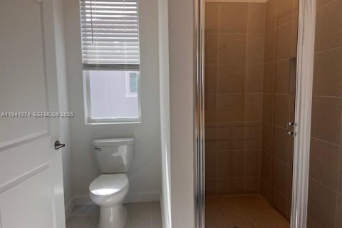 Townhouse in Port St. Lucie, Florida 3 bedrooms, 169.08 sq.m. № 2000701 - photo 10