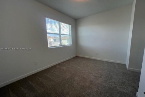 Townhouse in Port St. Lucie, Florida 3 bedrooms, 169.08 sq.m. № 2000701 - photo 15