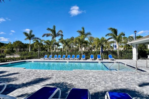 Townhouse in Port St. Lucie, Florida 3 bedrooms, 169.08 sq.m. № 2000701 - photo 24