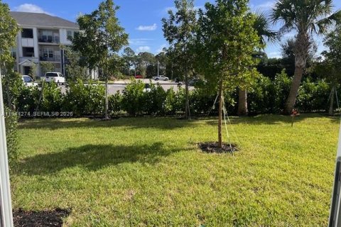 Townhouse in Port St. Lucie, Florida 3 bedrooms, 169.08 sq.m. № 2000701 - photo 16