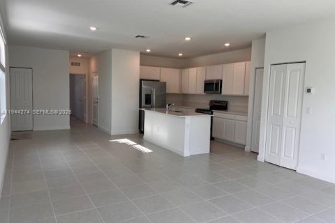 Townhouse in Port St. Lucie, Florida 3 bedrooms, 169.08 sq.m. № 2000701 - photo 4