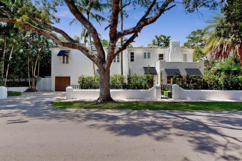 House in Coral Gables, Florida 4 bedrooms, 229.93 sq.m. № 1800847 - photo 2