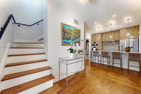 House in Coral Gables, Florida 4 bedrooms, 229.93 sq.m. № 1800847 - photo 27