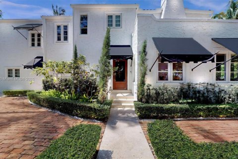 House in Coral Gables, Florida 4 bedrooms, 229.93 sq.m. № 1800847 - photo 5
