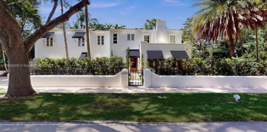 House in Coral Gables, Florida 4 bedrooms, 229.93 sq.m. № 1800847