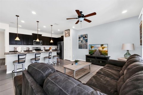 Townhouse in Kissimmee, Florida 5 bedrooms, 210.42 sq.m. № 2211053 - photo 6