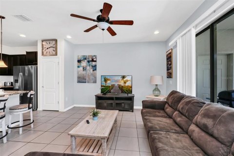 Townhouse in Kissimmee, Florida 5 bedrooms, 210.42 sq.m. № 2211053 - photo 5
