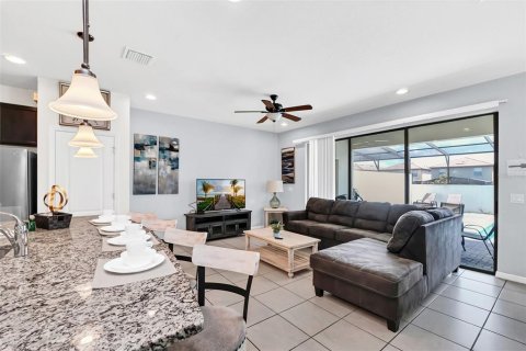 Townhouse in Kissimmee, Florida 5 bedrooms, 210.42 sq.m. № 2211053 - photo 3