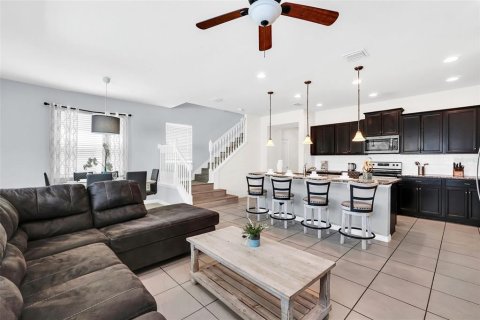 Townhouse in Kissimmee, Florida 5 bedrooms, 210.42 sq.m. № 2211053 - photo 8