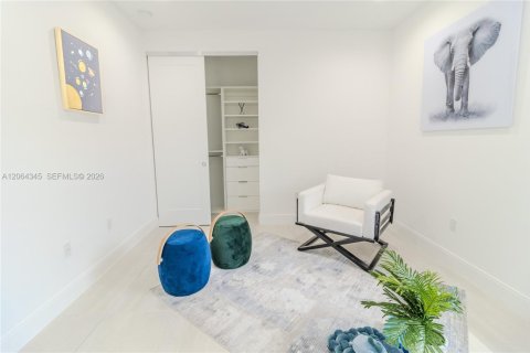 House in Doral, Florida 3 bedrooms, 202.16 sq.m. № 2281909 - photo 26