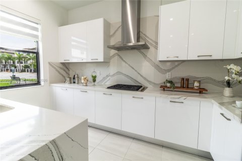 House in Doral, Florida 3 bedrooms, 202.16 sq.m. № 2281909 - photo 7