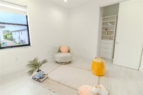House in Doral, Florida 3 bedrooms, 202.16 sq.m. № 2281909 - photo 22