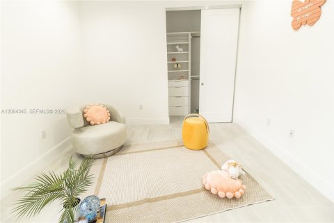 House in Doral, Florida 3 bedrooms, 202.16 sq.m. № 2281909 - photo 23