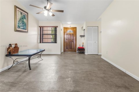 Touwnhouse à vendre à Miami, Floride: 3 chambres, 125.05 m2 № 2414267 - photo 7