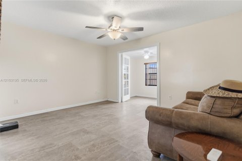 Touwnhouse à vendre à Miami, Floride: 3 chambres, 125.05 m2 № 2414267 - photo 26