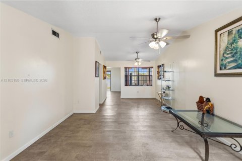 Touwnhouse à vendre à Miami, Floride: 3 chambres, 125.05 m2 № 2414267 - photo 2
