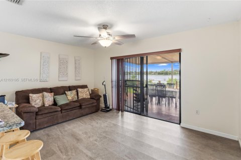 Touwnhouse à vendre à Miami, Floride: 3 chambres, 125.05 m2 № 2414267 - photo 8
