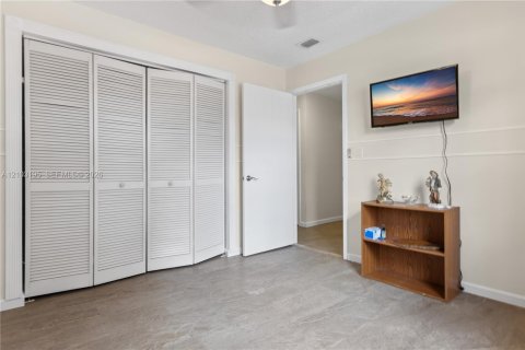 Touwnhouse à vendre à Miami, Floride: 3 chambres, 125.05 m2 № 2414267 - photo 19